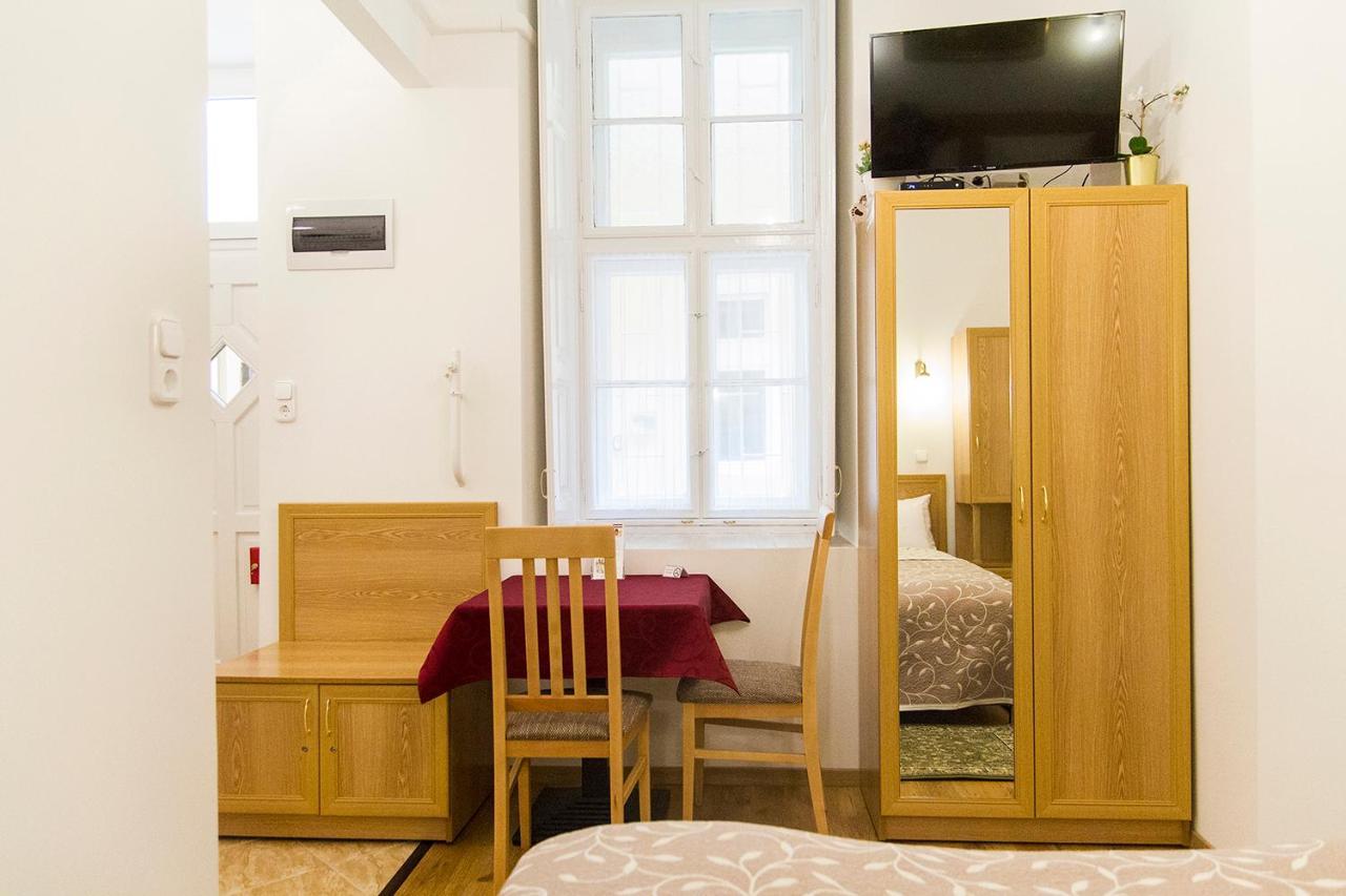 Authentic Akacfa Apartment Budapest Eksteriør bilde