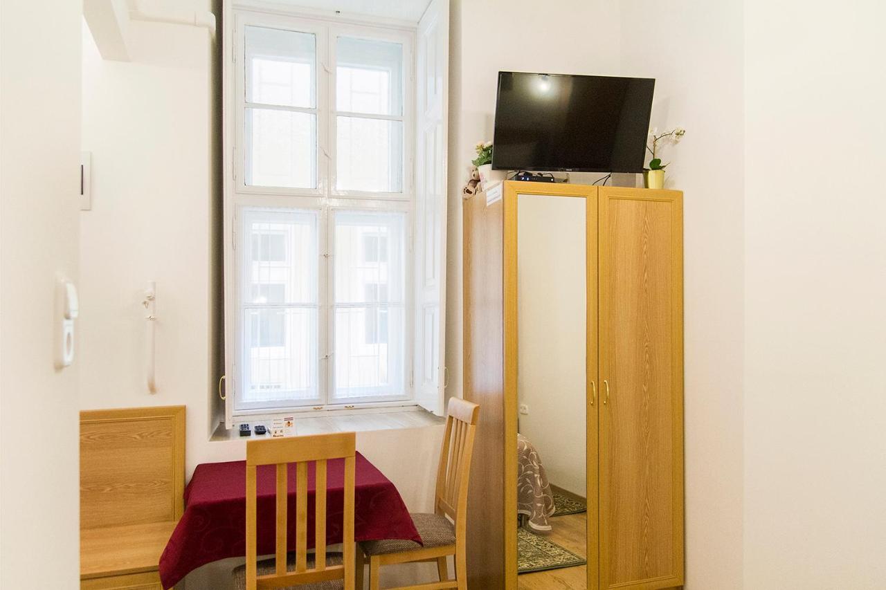 Authentic Akacfa Apartment Budapest Eksteriør bilde