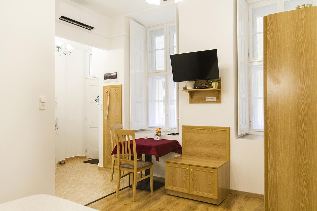 Authentic Akacfa Apartment Budapest Eksteriør bilde